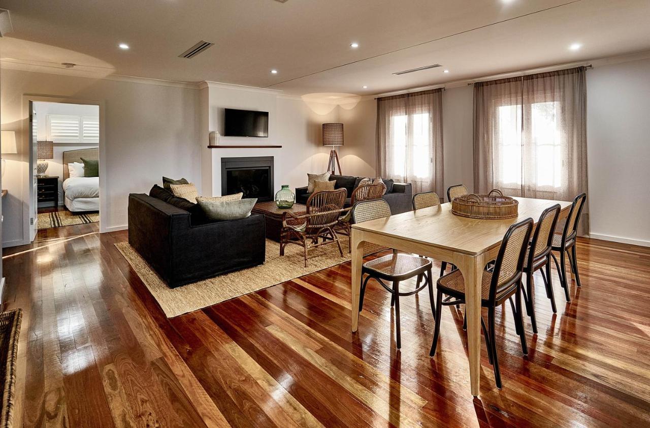 Hotel Goonoo Goonoo Station Tamworth Exterior foto A living room with a fireplace