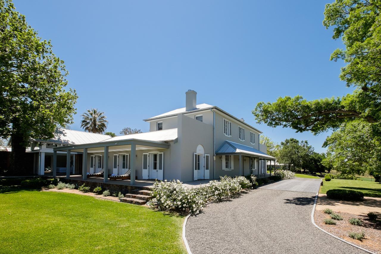 Hotel Goonoo Goonoo Station Tamworth Exterior foto The former residence of the South African Minister of Finance, Trevor Manuel, in the suburb of Constantia, Cape Town.