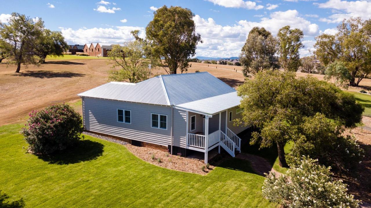 Hotel Goonoo Goonoo Station Tamworth Exterior foto The former school at the Old Scotch College, now a private residence
